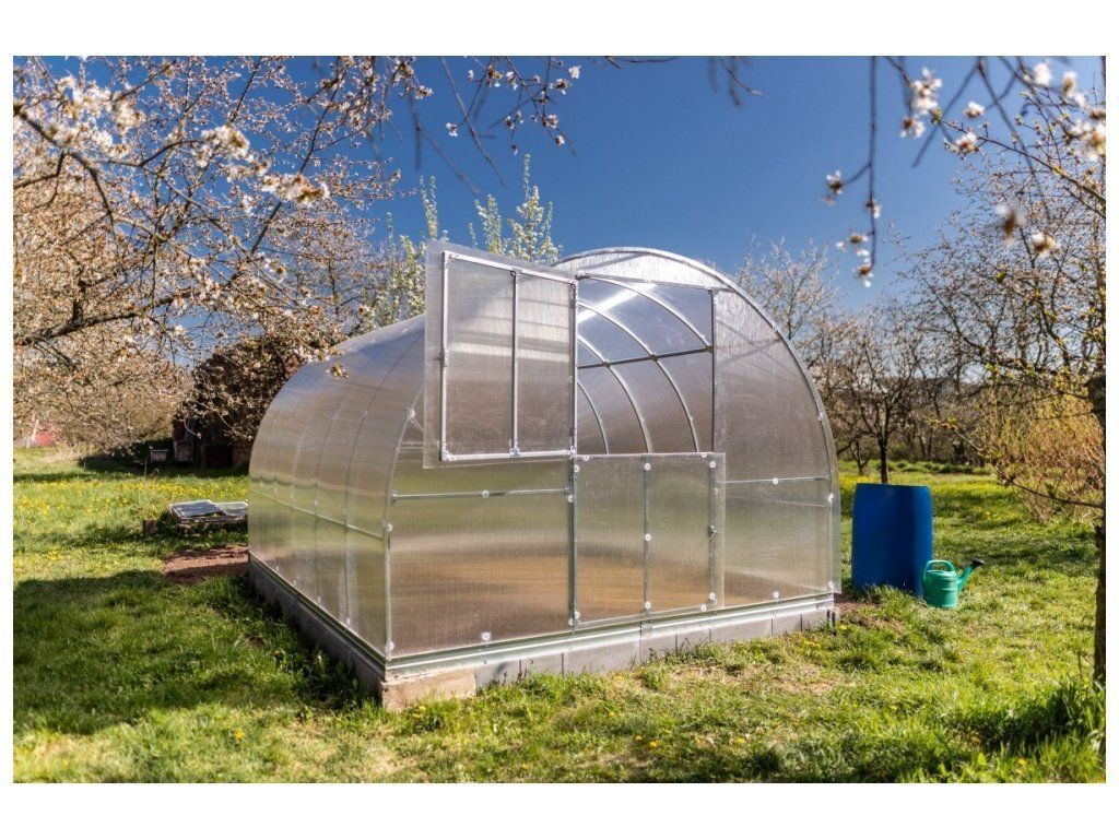 GARDENTEC Classic T 4×3m — zabalený skleník připravený k expedici