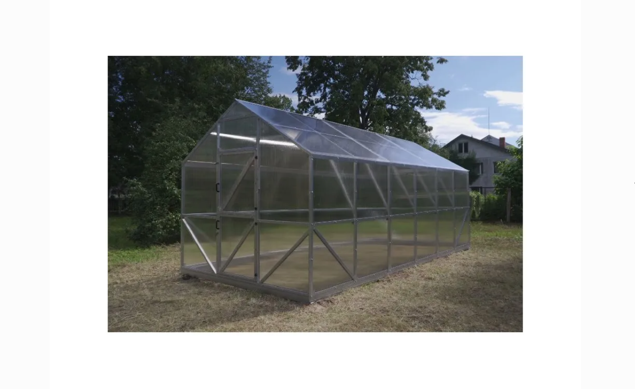 VICTORIA 3×6 m — detail montáže, předvrtané otvory v žárově pozinkované konstrukci