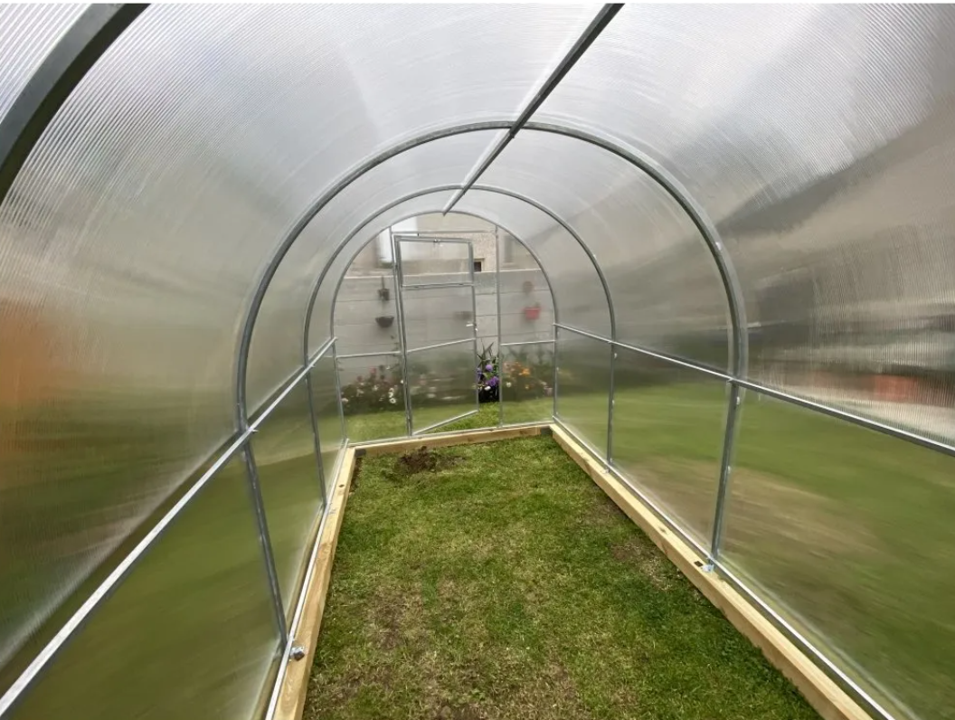 FRUX 2 2×6 m — dvoje dveře na protilehlých stranách s větracími okny