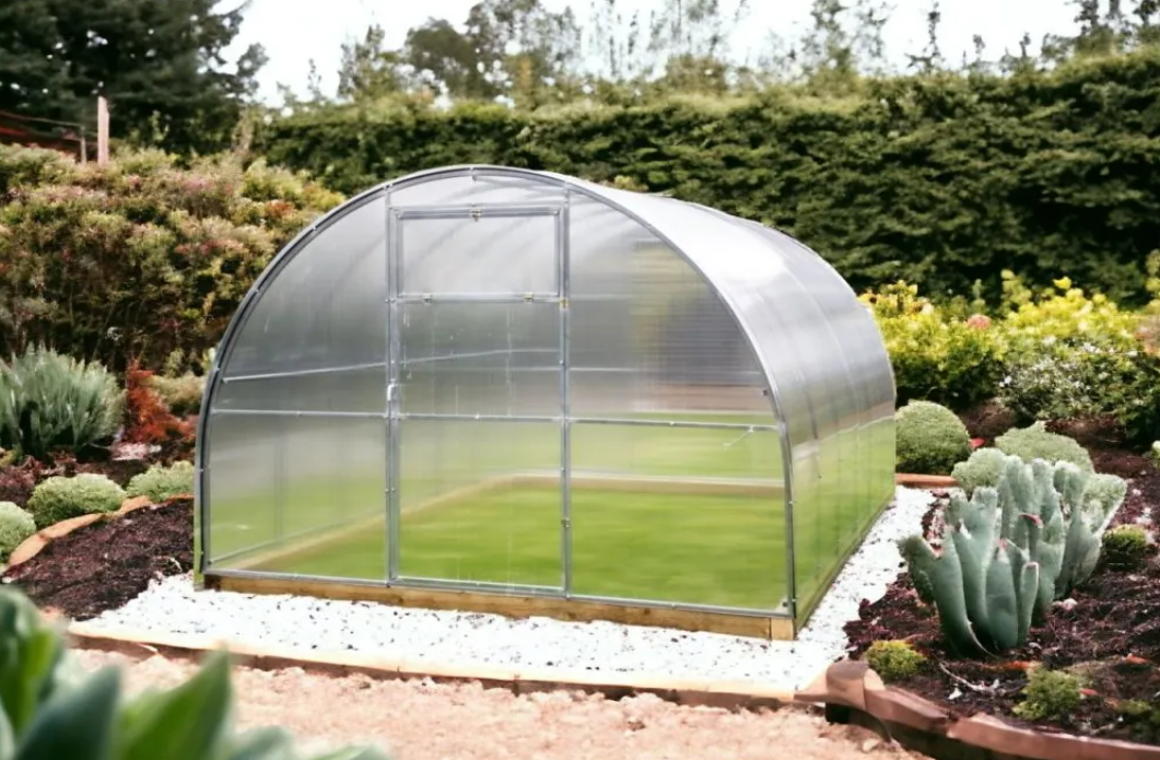 FRUX 3×4 m — detail zasklení polykarbonátem TITANPLAST-T 6mm