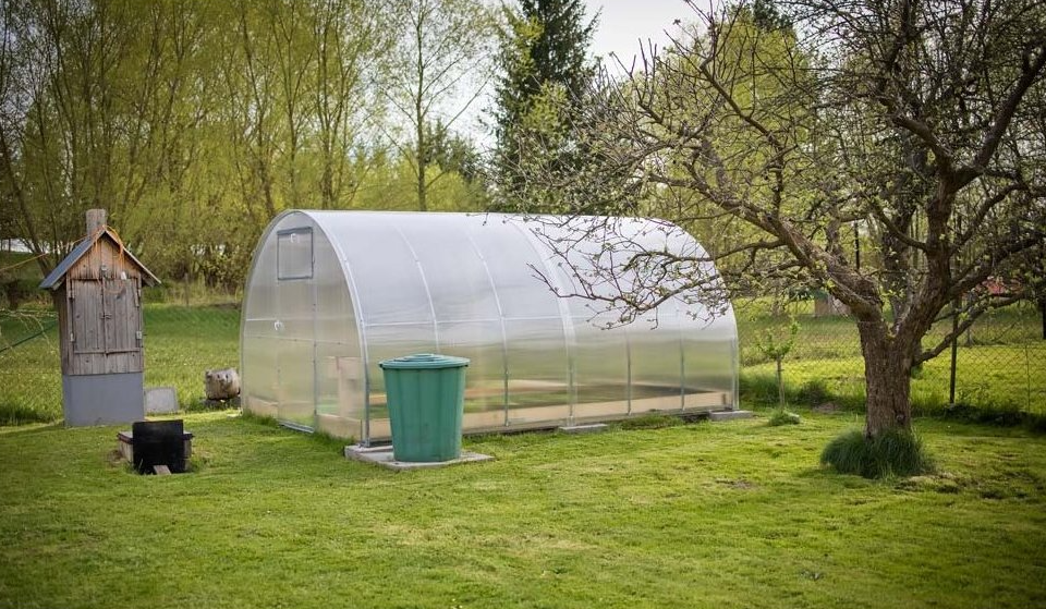 LEGI Estragon v praxi — rajčata a zelenina, pěstování v obloukovém skleníku