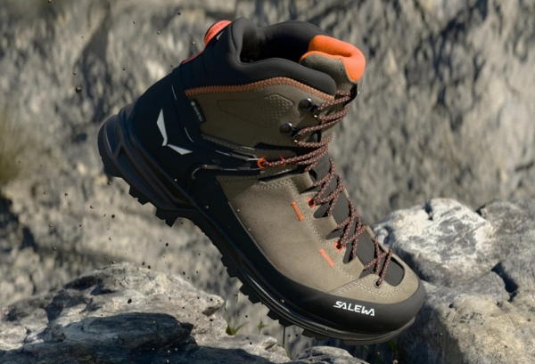 Pantofi de drumeție