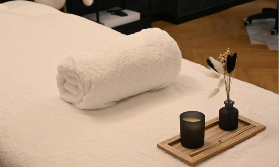 Jak vybavit masážní salon? Praktický průvodce od lehátka po spotřební materiál