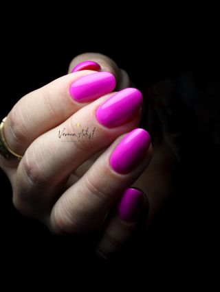 Růžová v lednu? Proč ne. Gellak P04 je perfektně krycí odstín, který udělá efekt hned na první vrstvu a obstojí i na...