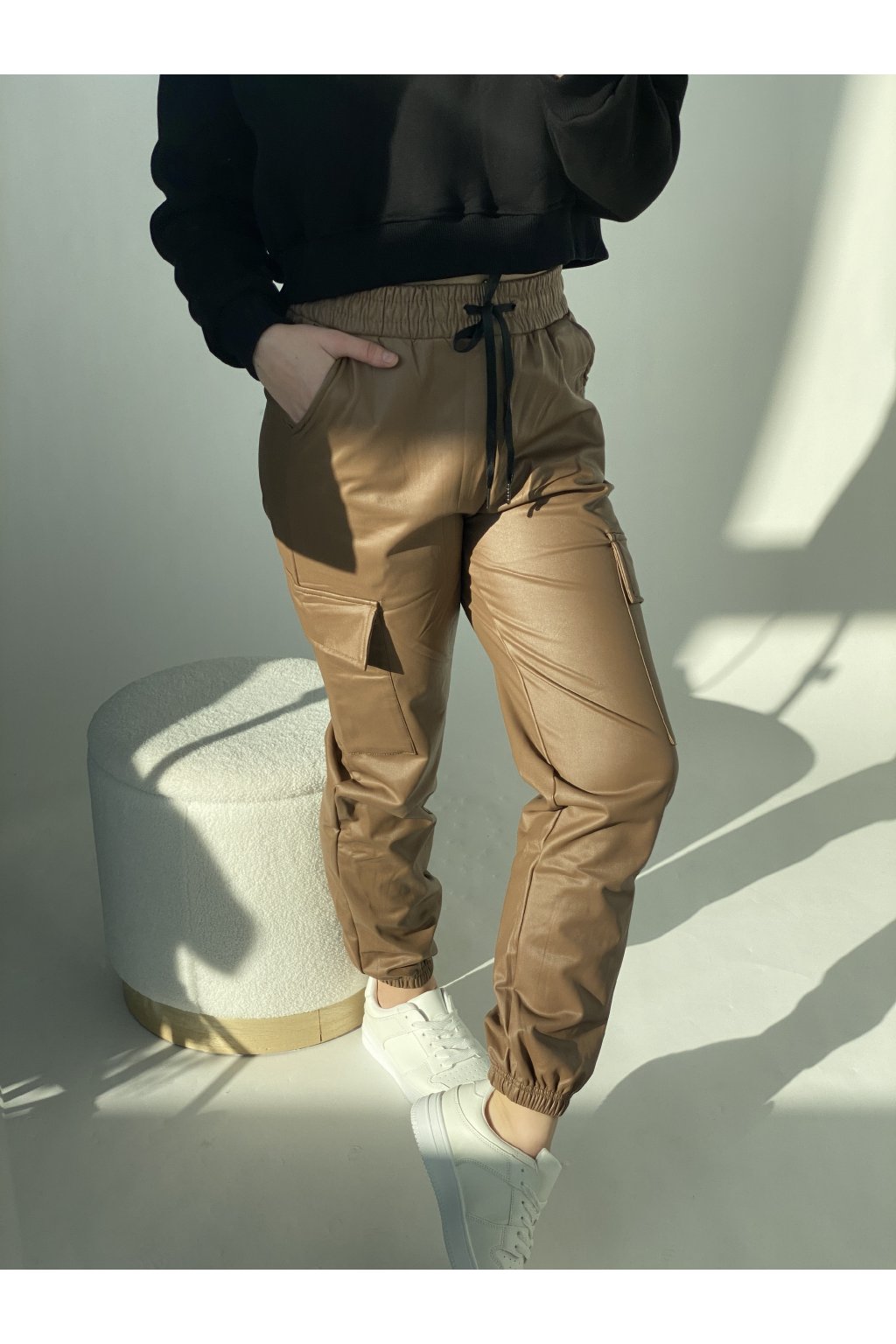 Kalhoty z imitace kůže s kapsami / + 4 barvy