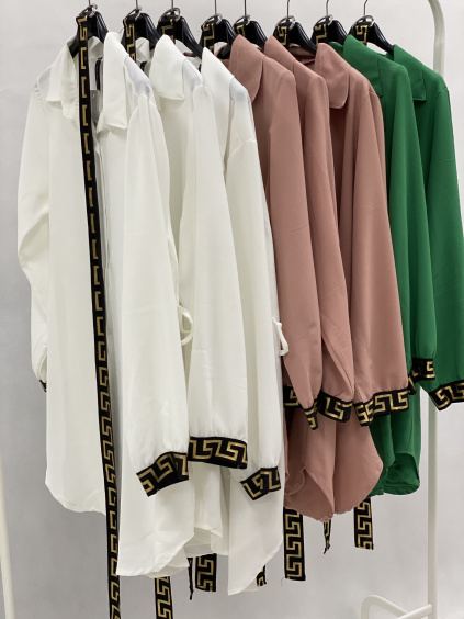 Prodloužená košile s páskem / + 2 barvy