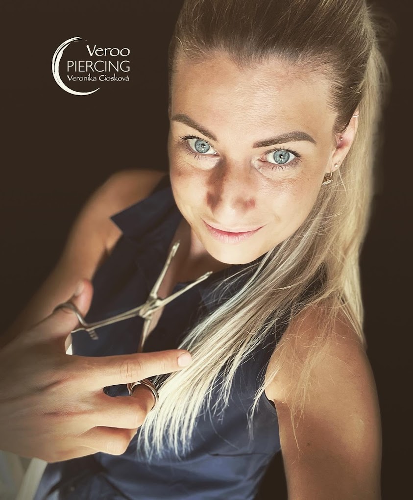 ŠKOLENÍ PIERCINGU