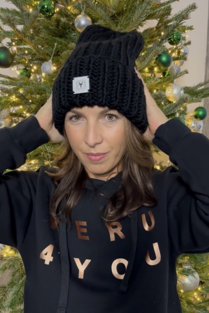 Pletená maxi čepice-černá