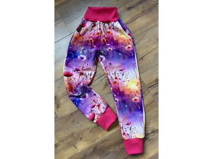 Tepláky klasického střihu vel. 128/134