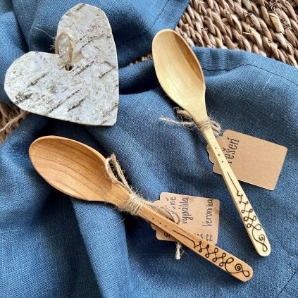 Lžička z třešně spirála