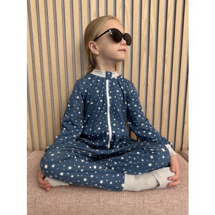 Dětské pyžamo overal s ťapičkami Hvězdy modrý