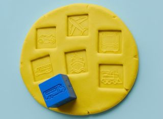 Nová várka kostek na obzoru! Už brzy se objeví na eshopu i naživo u @smyslohranihnizdo