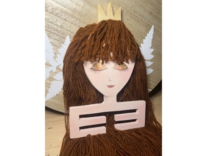 Princezna- hnědovláska s ofinou