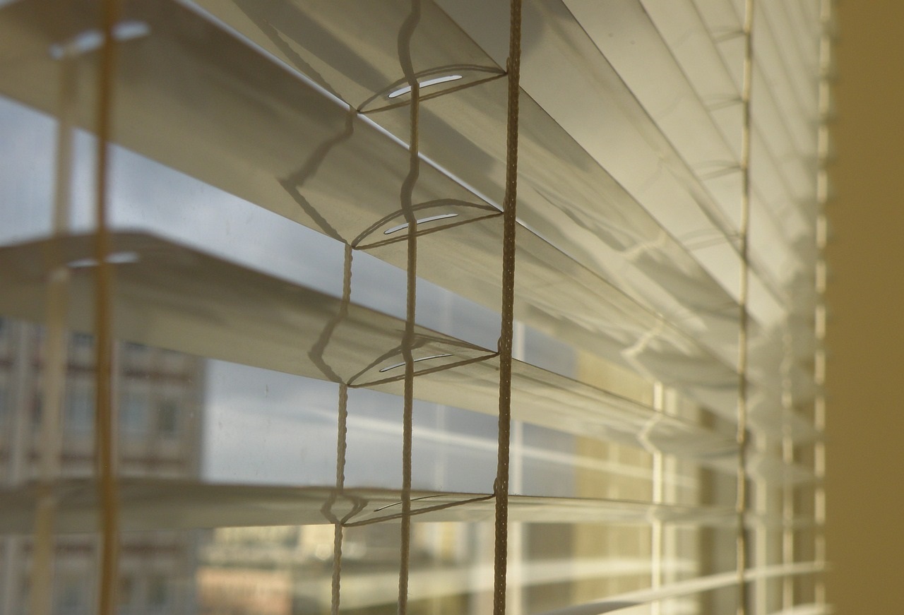 Jak vybrat správné stínění oken