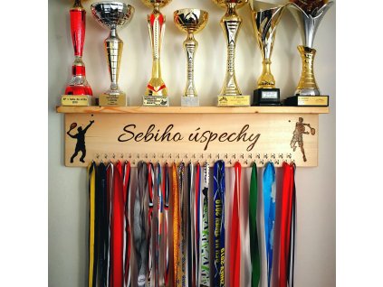 tenis policka na trofeje medaily