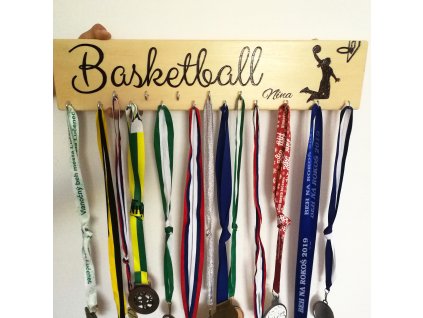 drziak na medaile basketball