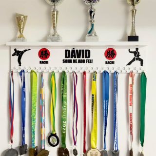 Polička pre výborného zápasníka🥋vyrobená podľa predstáv. 🥇🥈🥉