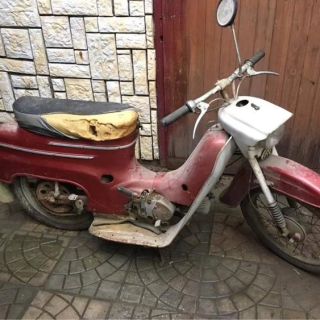 I z takového vraku se dá udělat "dvacítka" jako kdyby vyjela z fabriky. Opět začne brázdit vinohrady (i když teď už mu...