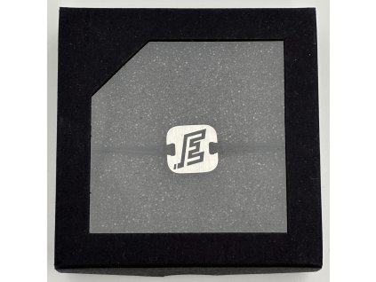 náramek E čtverec v krabičce (2)