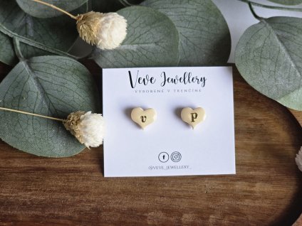 Mini srdiečka s príbehom – náušnice s písmenkom