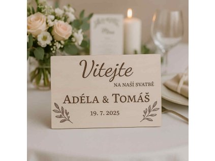 drevena svatebni cedule jmena novomanzelu datum svatby