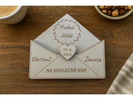 drevena obalka na penize svatebni rozlozena