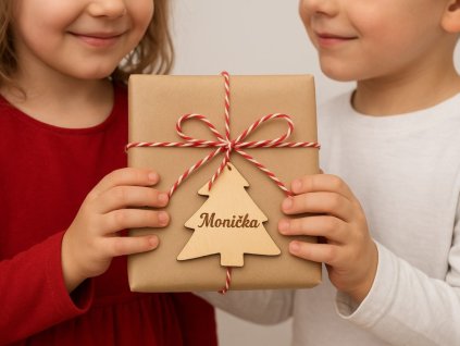 drevene jmenovky na darek se jmenem vanoce