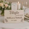 drevena svatebni cedule jmena novomanzelu datum svatby