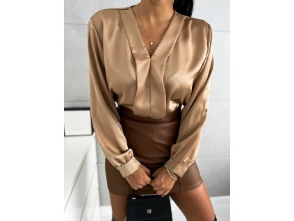 Elegantní halenka s leskem