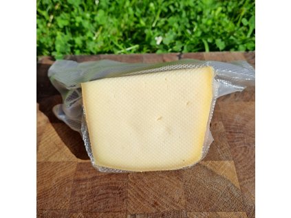 Kozí sýr polotvrdý
