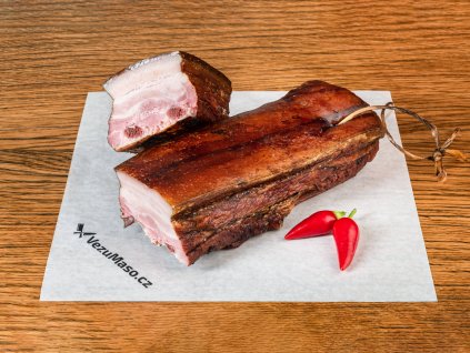 Domácí uzený bok s kostí