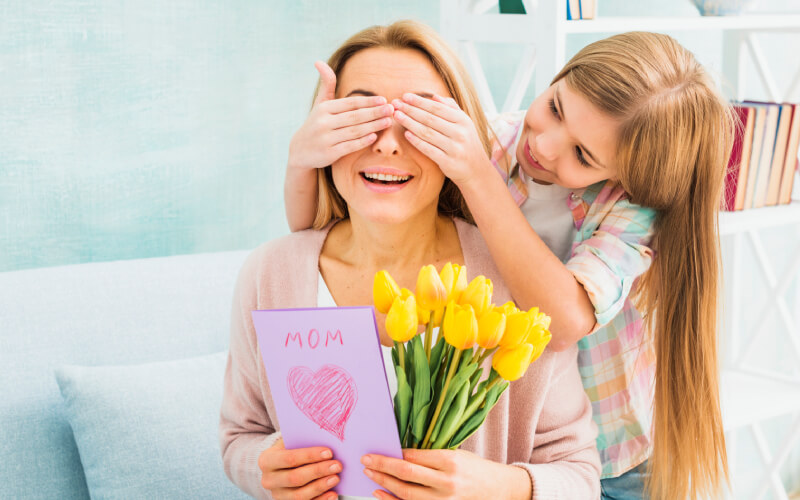Darčeky ku Dňu matiek 2025: Potešte ju darčekom od srdca