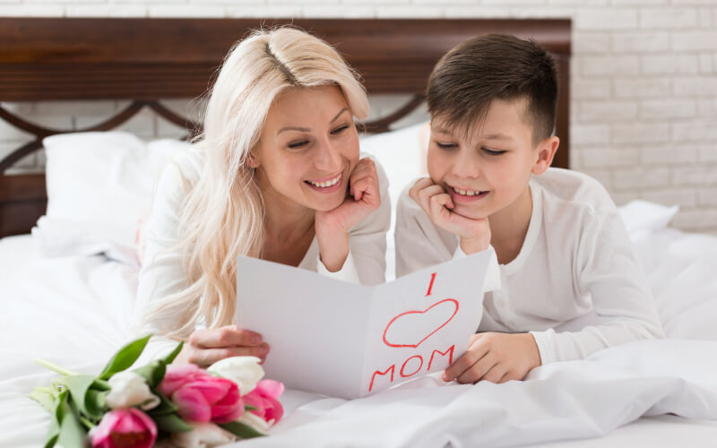 Deň matiek 2025: Najlepšie priania, básničky a tipy pre tú najlepšiu mamičku