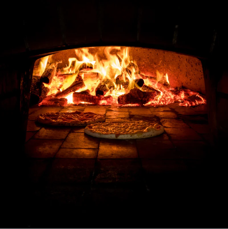 Pizza s hovězím na rajčatech a mozzarellou – rychlá domácí večeře