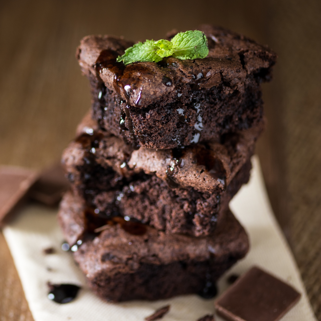 Čokoládové brownies s ostružinovým džemem
