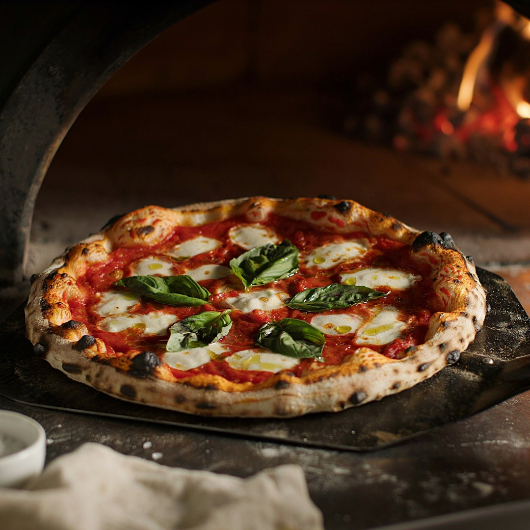 Pizza s hovězím na rajčatech a mozzarellou – rychlá domácí večeře