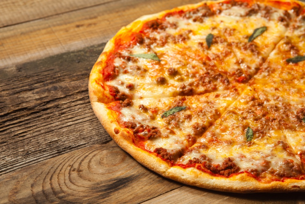 pizza bolognese