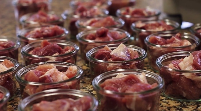 Zaváranie mäsa do pohárov - domáca ruská ruleta?