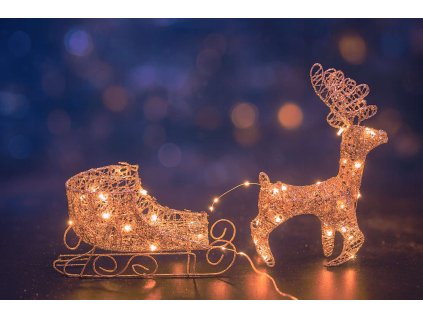 LED vánoční sob se saněmi – stříbrná svítící dekorace se studeným bílým světlem a třpytkami (Velikost (cm) 45cm)