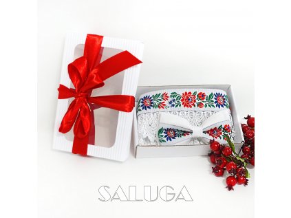 Darčekový balíček - kazeta - pre pár - pánsky motýlik a dámsky opasok - biely - folklórny
