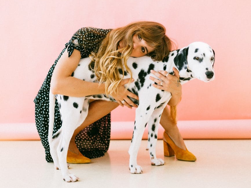 Pomáhejte útulku s Víc než náramkem