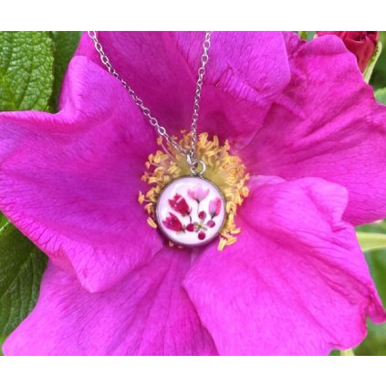 náhrdelník k valentýnu s květinou