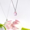 čiré sklo světle růžové šperk náhrdelník kapka