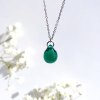 smaragdově zelené sklo náhrdelník