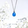 modrá kapka ze skla náhrdelník