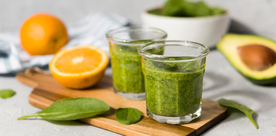 Jednoduché a zdravé raňajky pre aktívny životný štýl - Recepty na smoothie, ovsené kaše a zdravé toasty.
