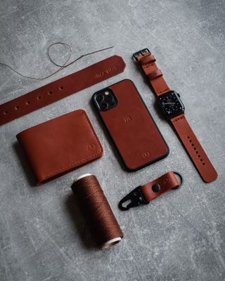 Každý náš produkt je výsledkem poctivé ruční práce, prvotřídní kůže a lásky k řemeslu. Od peněženky až po řemínek na...