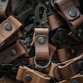 Klíčenky pro nejlepší výrobce flanelových košil široko daleko! 🪓 @raeznik