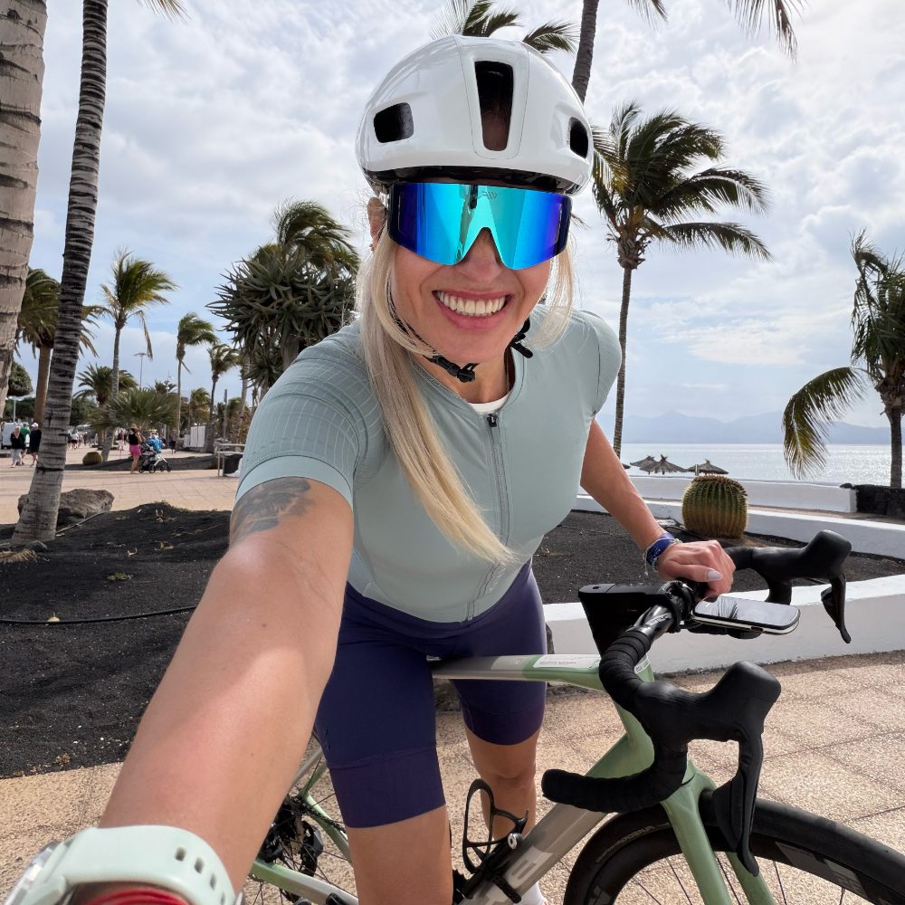 Ciclista con gafas VIF Flex Ice Blue