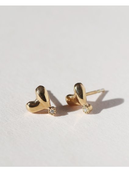 petite hert gold with diamond